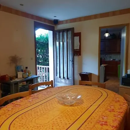 Familiale Calme 度假居 Le Cailar